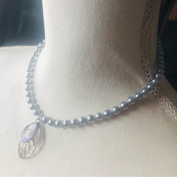 Handcrafted repurpose abalone shell botanical pendant Czech glass Pearl necklace - Picture 4 of 11